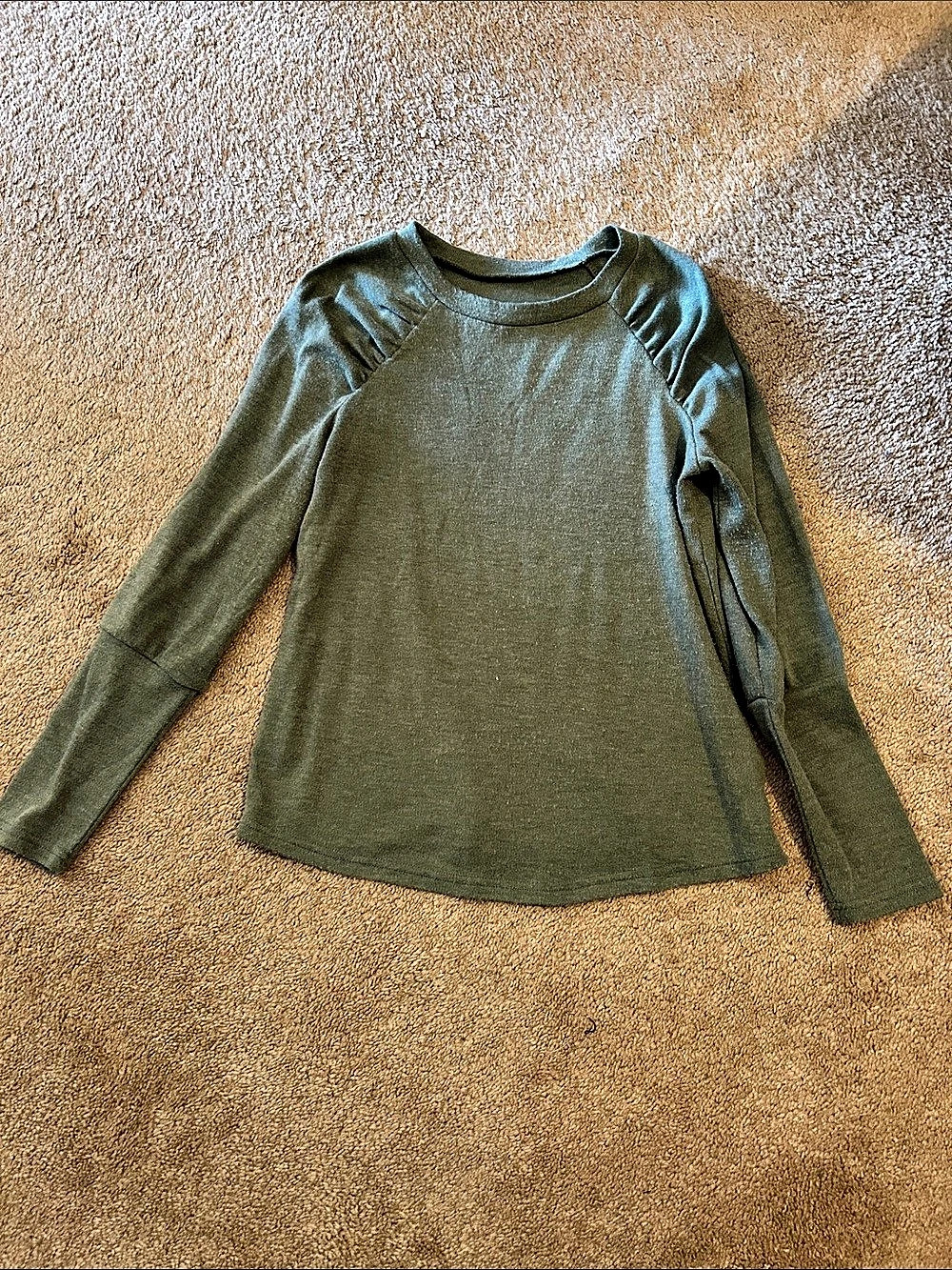 Long Sleeve Top in Green Like New